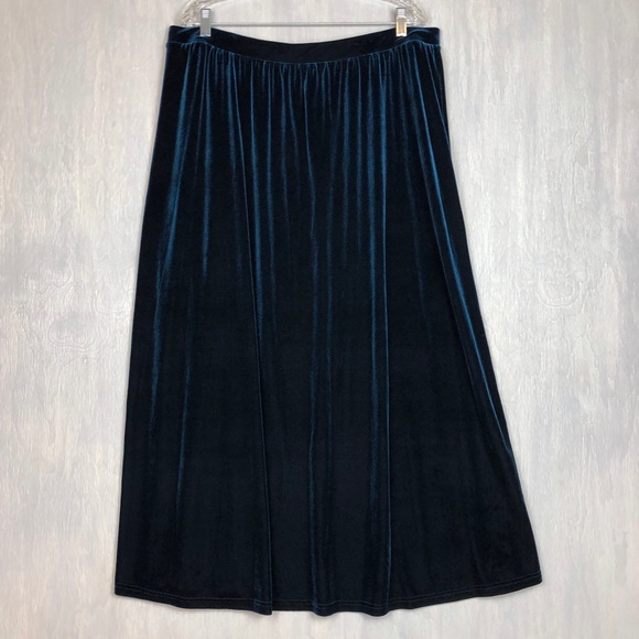 Vintage Dresses & Skirts - Vintage plus size velvet maxi skirt green